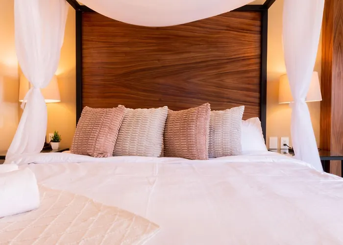 Casa Victoria Malecon - Adults Only